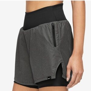 Nike
Dri-Fit Run Division Reflective Mid-Rise 3in size Small